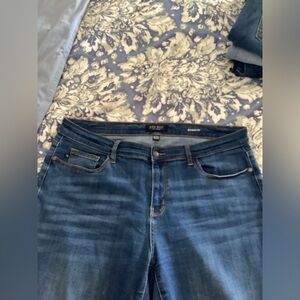 Judy blue darker blue boyfriend jeans
15/32